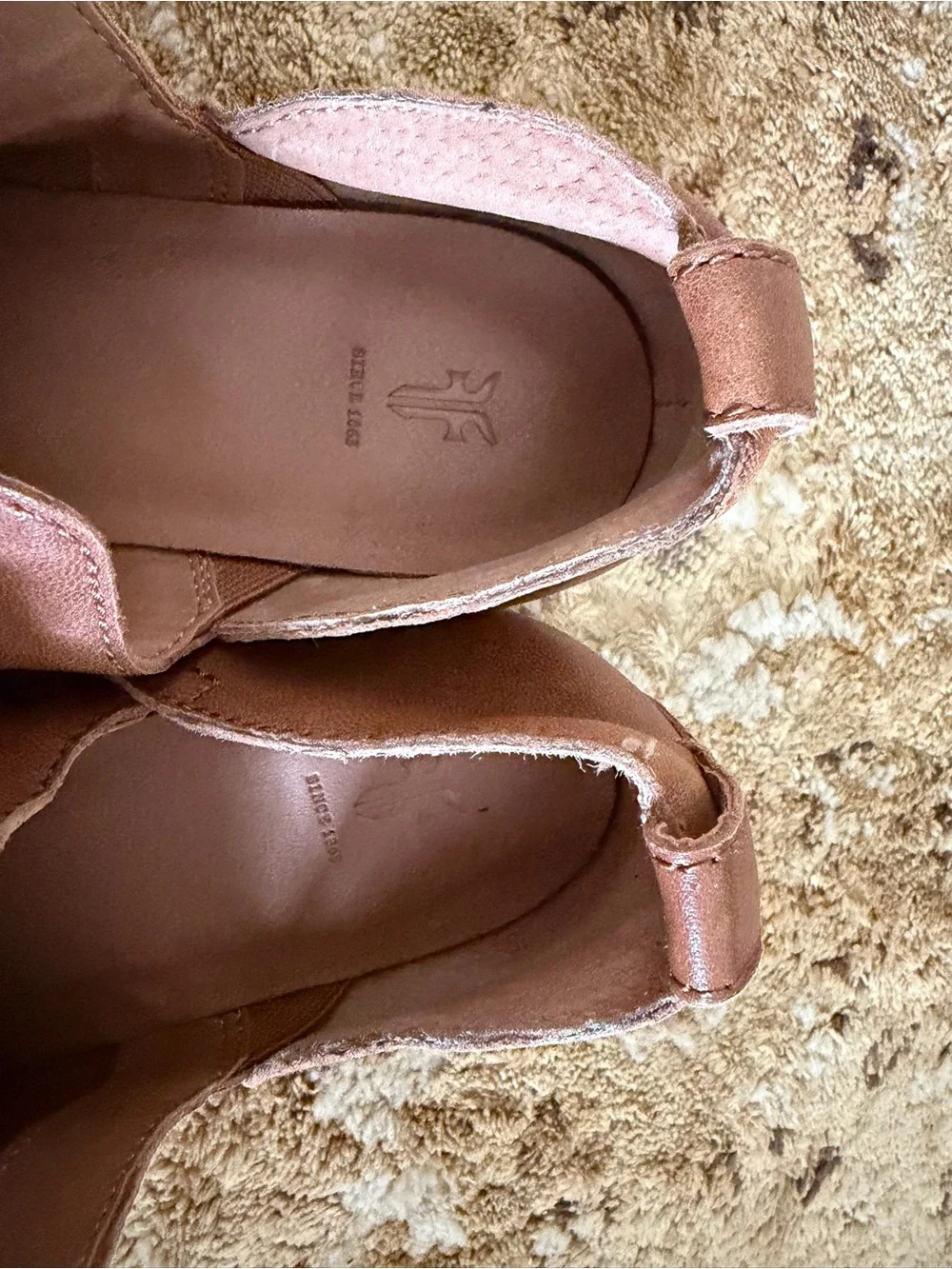 EUC Frye Rowan ankle boots cognac Leather Pointed Toe Cutout Flats